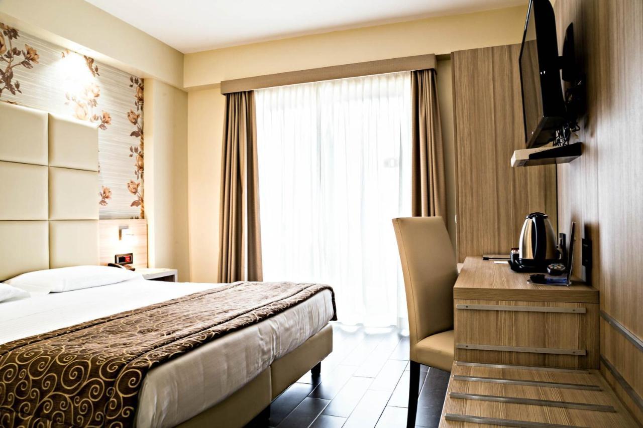 Hotel Pineta Palace Roma Esterno foto