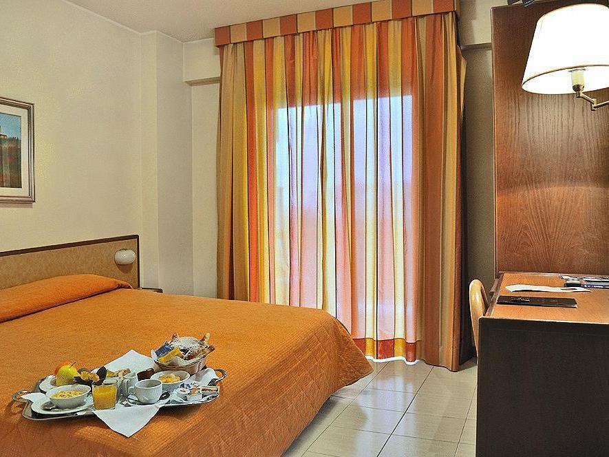 Hotel Pineta Palace Roma Esterno foto