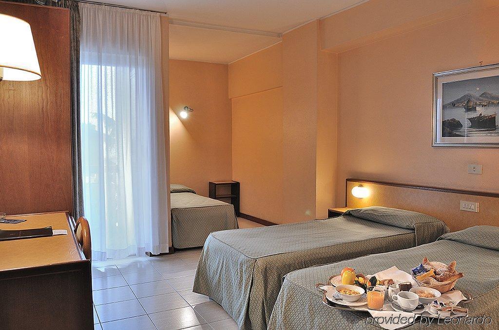 Hotel Pineta Palace Roma Esterno foto