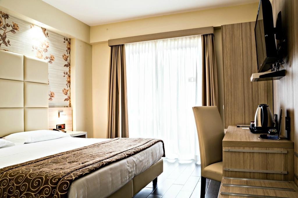 Hotel Pineta Palace Roma Esterno foto