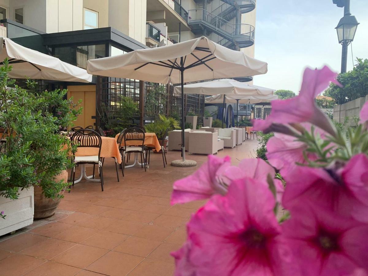 Hotel Pineta Palace Roma Esterno foto